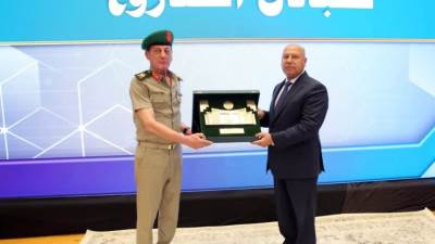 الأكاديمية العسكرية المصرية تنظم مراسم الإحتفال بتخرج دورات تدريبية للمرشحين للعمل بوزارة النقل