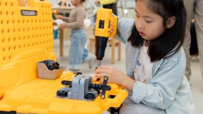 ديان درو المديرة العالمية للتعليم في مدارس دوايت تلتقي بالعائلات في القاهرة لتعزيز نهج التعليم القائم على البحث  والمهارات المستقبلية في مدرسة دوايت القاهرة