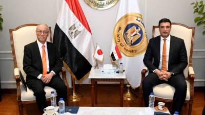 وزير الصناعة يبحث مع سفير اليابان بالقاهرة الاستثمارات اليابانية المقامة في مصر حالياً