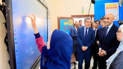 وزير التعليم يصطحب رئيسي جامعة هيروشيما و"سبريكس" في زيارة لمدرسة الأورمان الثانوية لمتابعة التطبيق العملي لدراسة الطالبات مادة البرمجة والذكاء الاصطناعي