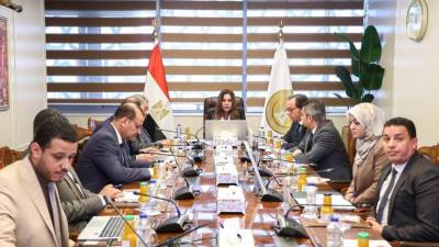 وزيرة التنمية المحلية والبيئة تتابع مع قيادات الوزارة الملفات التنموية والخدمية وتناقش خطة عمل 2026 /2027 بما يتوافق مع برنامج الحكومة والتحديات الراهنة