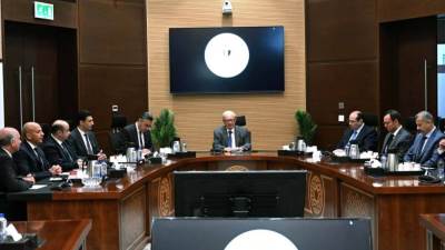 نائب رئيس الوزراء للشئون الاقتصادية يعقد اجتماعا لمتابعة جهود توفير السلع ومستلزمات الإنتاج