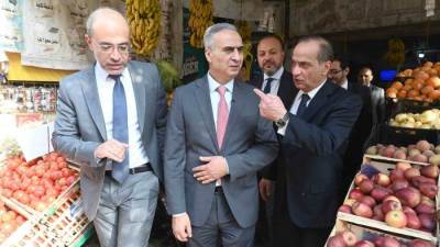 رئيس جهاز حماية المستهلك يقود حملة رقابية "مفاجئة" على الأسواق بمدينة نصر بمحافظة القاهرة لضبط الأسواق وفرض الانضباط