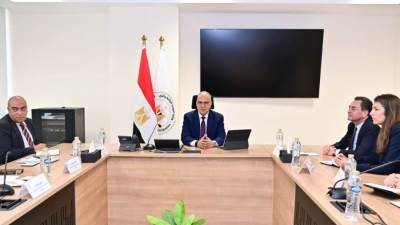 سويلم يلتقي سفير فرنسا بالقاهرة لبحث سبل تعزيز التعاون في مجال إدارة الموارد المائية بين البلدين