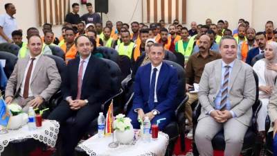 محافظ أسوان ومدير صندوق مكافحة الإدمان يشهدان فعالية تخريج 100 متعافي جديد من تعاطى المواد المخدرة