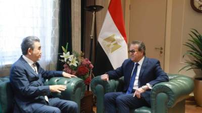 وزير الصحة يستقبل رئيس جامعة هيروشيما اليابانية لبحث تعزيز التعاون في التعليم الطبي