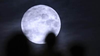 ظاهرة فلكية نادرة في مايو: ظهور بدرين مكتملين و"البدر الأزرق" يزين سماء المنطقة العربية