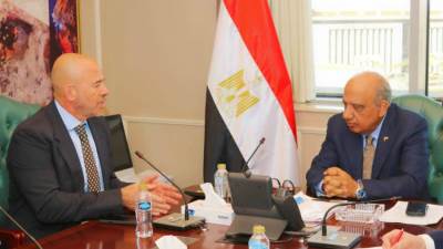 وزير الكهرباء يبحث مع مجموعة "إنكوم" آليات توفير الطاقة الكهربائية اللازمة لإقامة مشروع مركز عالمي للبيانات