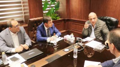 وزير الكهرباء والطاقة المتجددة يبحث مع شركة شنايدر إليكتريك التوسع في مبادرة تحسين كفاءة استخدام الطاقة في المصانع والمستشفيات والفنادق