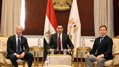 وزير الرياضة يلتقي نائب رئيس اللجنة الأولمبية الروسية ورئيس مجموعة ماراثون الاستثمارية بروسيا