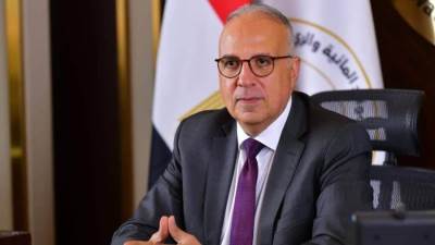 سويلم يتابع موقف "المشروع القومي لضبط نهر النيل وفرعيه"