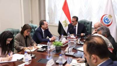 وزير الصحة يبحث مع السفير الفرنسي تعزيز علاج أطفال فلسطين المصابين بالأورام