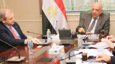  وزير الكهرباء يبحث مع مسئولي شركة الكازار الإماراتية مستجدات التنفيذ وتطور الأعمال في مشروعات طاقة الرياح قدرة 1500 ميجاوات في مناطق الزعفرانة وجنوب الغردقة