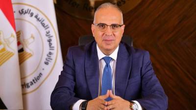 سويلم يتابع إجراءات تدريب المهندسين والفنيين والبحارة على أعمال التشغيل الآمن والصيانة البسيطة للقناطر والبوابات