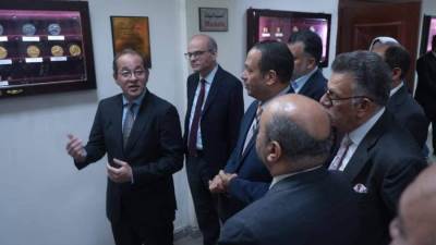 وزير المالية: تابعت بشغف رحلة إنتاج العملات المتداولة والتذكارية وأنواط التميز والأوسمة والنياشين
