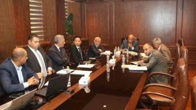  وزير الكهرباء والطاقة المتجددة يبحث مع مسئولي شركة "AMEA POWER" الإماراتية تطور الأعمال