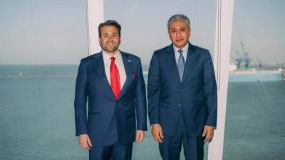وزير السياحة يلتقي بالمبعوث الخاص لرئيس الولايات المتحدة الأمريكية للسياحة والقيم