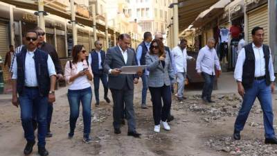 وزيرة التنمية المحلية والبيئة تتفقد أعمال تطوير المرحلة الثانية من سوق العتبة بمحافظة القاهرة