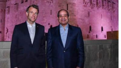 الرئيس السيسي يرحب بالرئيس ماكرون ضيفًا عزيزًا في الإسكندرية