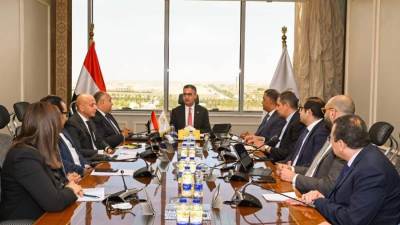 شريف فاروق يعقد اجتماعًا موسعًا لمتابعة منظومة كارت الخدمات الحكومية الموحد