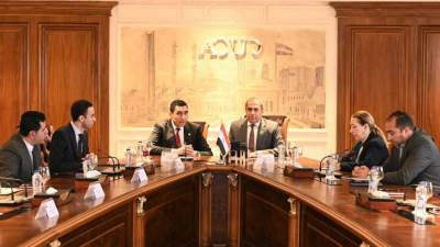 وزير الشباب والرياضة يلتقي رئيس شركة العاصمة الجديدة لمتابعة التعاون المشترك ودعم الألعاب الفردية