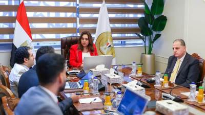 وزيرة التنمية المحلية والبيئة تتابع جهود تيسير وتبسيط منظومة تراخيص المحال العامة بالمحافظات