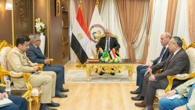 وزير الدولة للإنتاج الحربي يناقش مع السفير الباكستاني سبل تعزيز التعاون المشترك