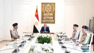 الرئيس السيسي يتابع موقف المشروعات الجاري تنفيذها من خلال الهيئة الهندسية للقوات المُسلحة بالتعاون مع مُختلف الوزارات