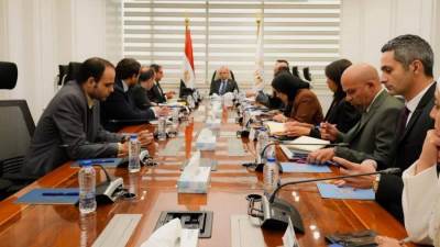 وزير الاستثمار والتجارة الخارجية يبحث مع أفريكسيم بنك تعزيز التبادل التجاري الأفريقي