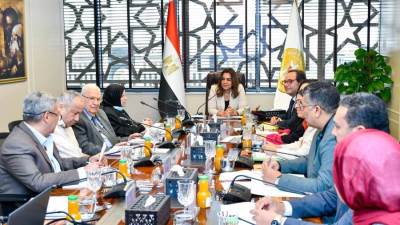 وزيرة التنمية المحلية والبيئة تترأس الاجتماع الـ48 للجنة العليا للقيد والاعتماد