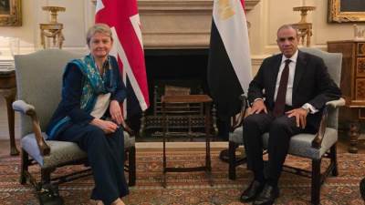 وزيرا خارجية مصر والمملكة المتحدة يبحثان سبل تعزيز العلاقات الثنائية ويناقشان مستجدات الأوضاع الإقليمية وسبل خفض التصعيد