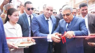 وزير العمل والمحافظ يفتتحان وحدة تدريب مهني متنقلة بقرية “طيبة” بنبروه