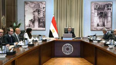 رئيس الوزراء يتابع جهود تنفيذ الخطة الاستراتيجية لتحلية مياه البحر