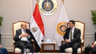 وزير الصناعة يبحث مع رئيس غرفة التجارة والصناعة الفرنسية في مصر تعزيز التعاون
