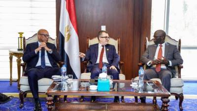 وزير التخطيط يبحث مع نائب رئيس مؤسسة التمويل الدولية (IFC) إجراءات تفعيل آلية ضمان مشروعات البنية التحتية في أفريقيا ومصر