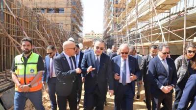 وزير التعليم العالي يتابع مستجدات تنفيذ الحرم الجديد للجامعة الأهلية الفرنسية بمدينة الشروق