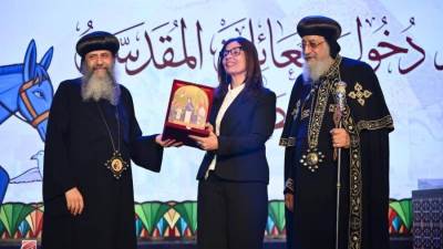 وزيرة الثقافة تشارك في احتفال دخول العائلة المقدسة إلى أرض مصر بالكاتدرائية المرقسية