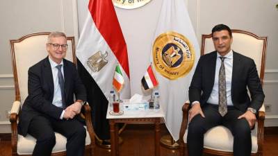 وزير الصناعة يبحث مع سفير أيرلندا بالقاهرة فرص تعزيز التعاون الصناعي بين البلدين