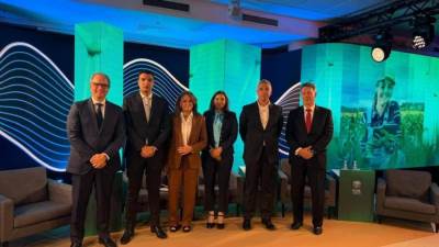 وزير الصناعة يبحث مع مجلس إدارة البنك الأوروبي لإعادة الإعمار والتنمية سبل تعزيز التعاون في مجالات الطاقة والمياه 