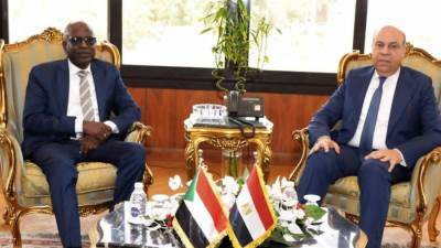 وزير الطيران المدني يستقبل وزير البنية التحتية والنقل السوداني لتعزيز التعاون الاستراتيجي في مجالات النقل الجوي