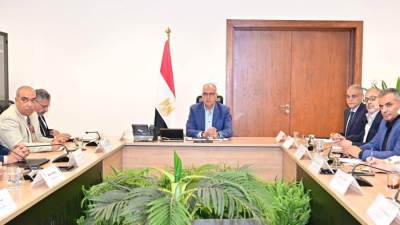 وزير الري يتابع تنفيذ الخطة الاستثمارية الحالية ويستعرض خطة العام المالي 2026 /2027