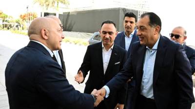 رئيس الوزراء يفتتح ويتفقد عدداً من المشروعات الصناعية بالسادس من أكتوبر