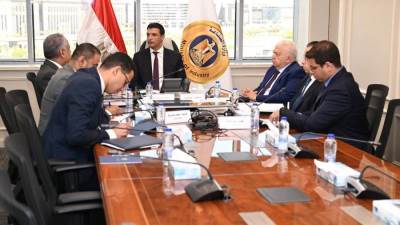 وزير الصناعة يلتقي رئيس جمعية رجال الأعمال المصريين الأفارقة لبحث التعاون بين مصر وإفريقيا