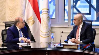 وزير التعليم يبحث مع رئيس هيئة الدواء المصرية التعاون لإعداد كوادر فنية متخصصة في قطاع الصناعات الدوائية
