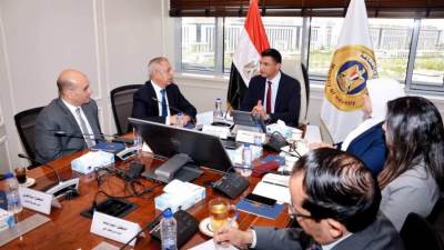 وزير الصناعة يبحث مع رئيس الأكاديمية العربية للعلوم والتكنولوجيا والنقل البحري سبل تعزيز التعاون في مجالات البحث العلمي ودعم المشروعات الناشئة والتعليم والتدريب المهني