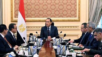 رئيس الوزراء يتابع مستجدات الموقف التنفيذي لمستشفى "500500"