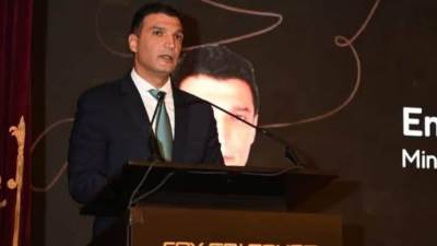 وزير الصناعة يشهد توقيع اتفاقية بين مجموعة عز العرب السويدي للاستثمار الصناعي وشركة (ROX Motor) العالمية