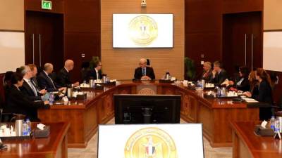 نائب رئيس مجلس الوزراء للشؤون الاقتصادية يستقبل وفداً رفيع المستوى من البنك الدولي لتعزيز التعاون المشترك