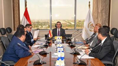 وزير التموين والتجارة الداخلية يلتقي رئيس الشعبة العامة للمخابز لبحث تطوير منظومة الخبز وتعزيز كفاءة الدعم