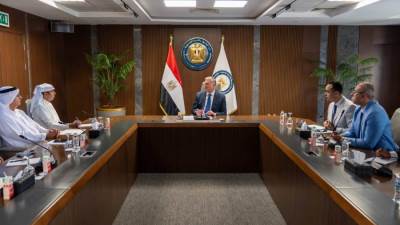 وزير البترول يبحث مع إينوك الإماراتية التوسع في الاستثمارات المشتركة بمجالات تموين الطائرات والاستكشاف البترولي